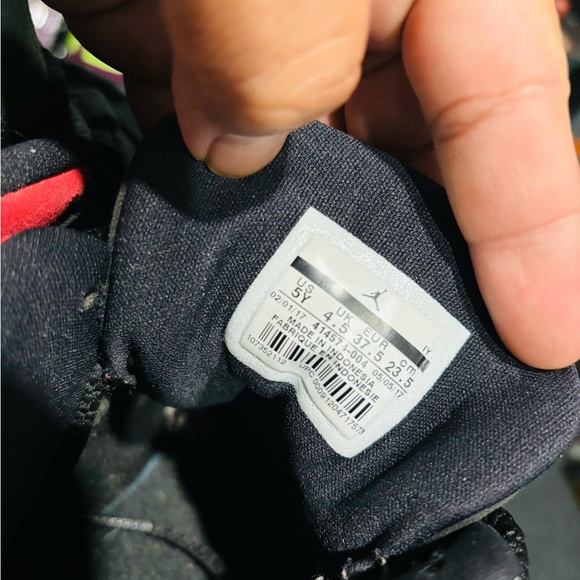 Jordan 13 size 5y - Picture 4 of 5